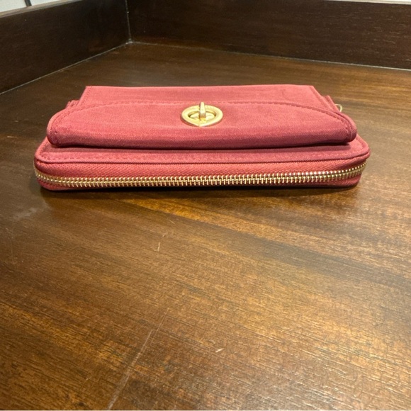 BAGGALINI WALET Wine Colored Turnlock RFID Spacious - Picture 4 of 8